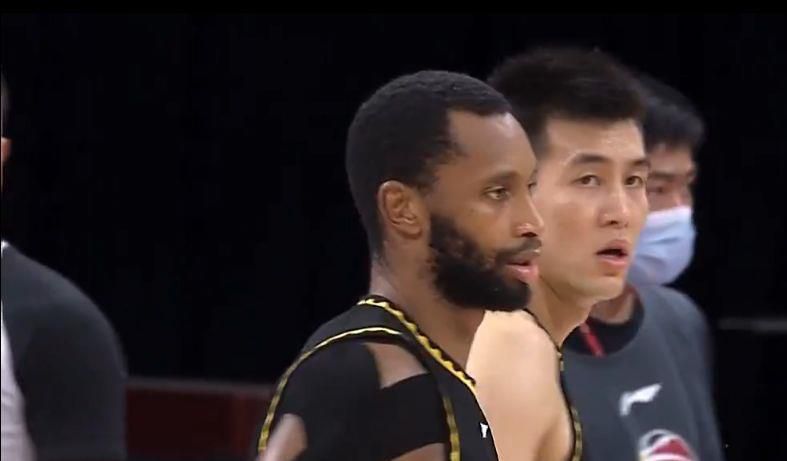 最终罗马主场3-1击败乌迪内斯，升至积分榜第五位，距离前四仅有3分差距。